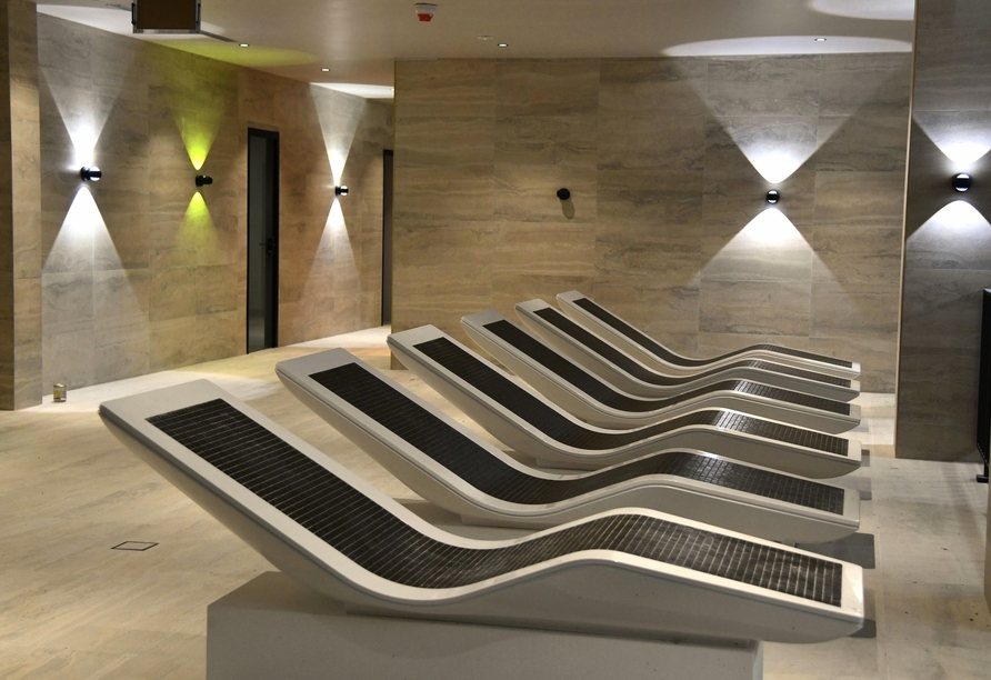 Entspannen Sie in den Ruheräumen des Wellnessbereichs.