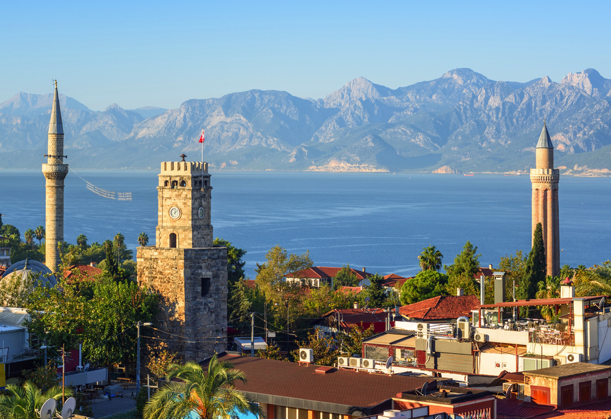 Die Altstadt von Antalya begeistert mit historischem Flair und mediterraner Stimmung.
