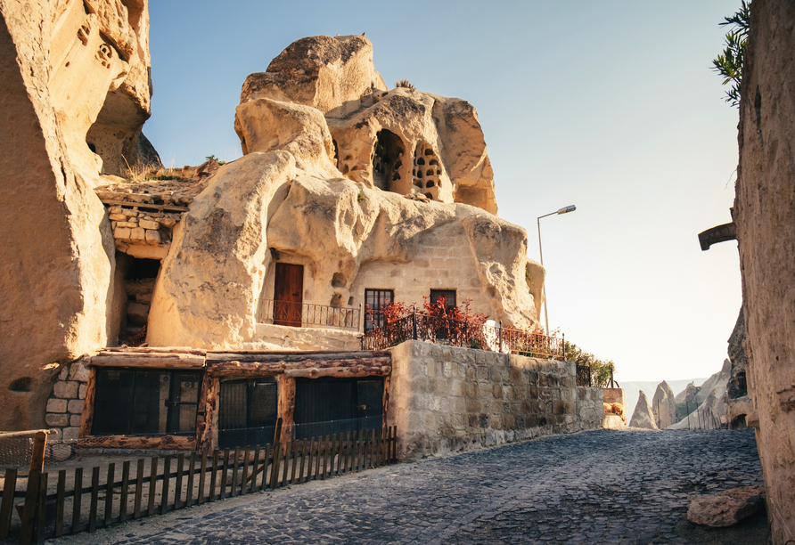 Die Höhlenhäuser von Göreme zeigen den einzigartigen Charme Kappadokiens.