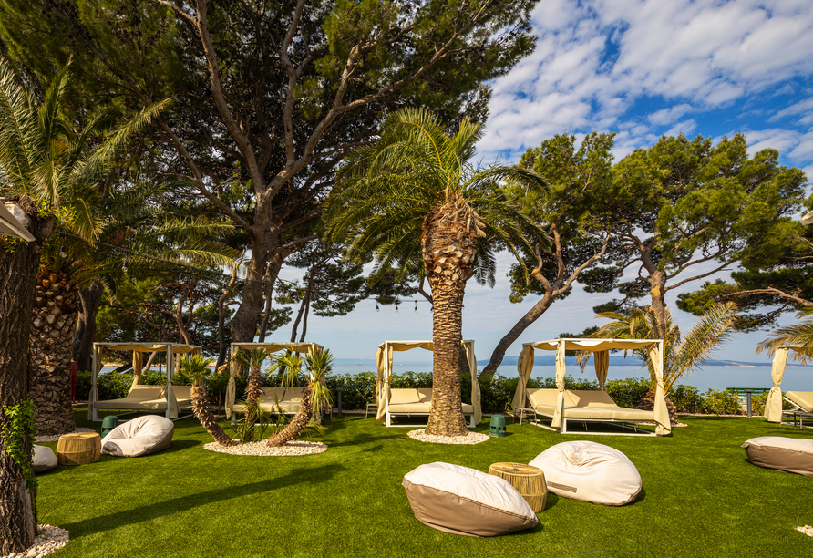 Tanken Sie kroatische Sonne im Garten des Hotels.