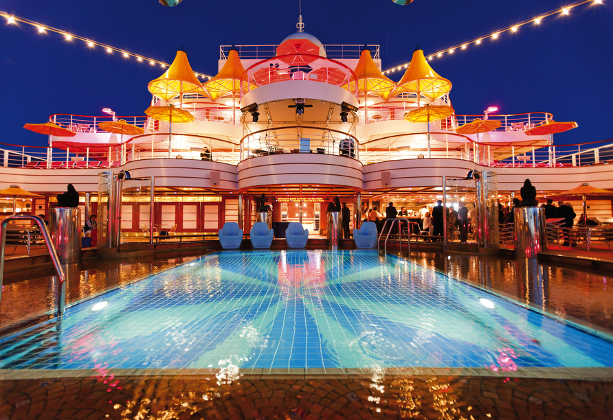 Beeindruckendes Sonnendeck Ihres Schiffes