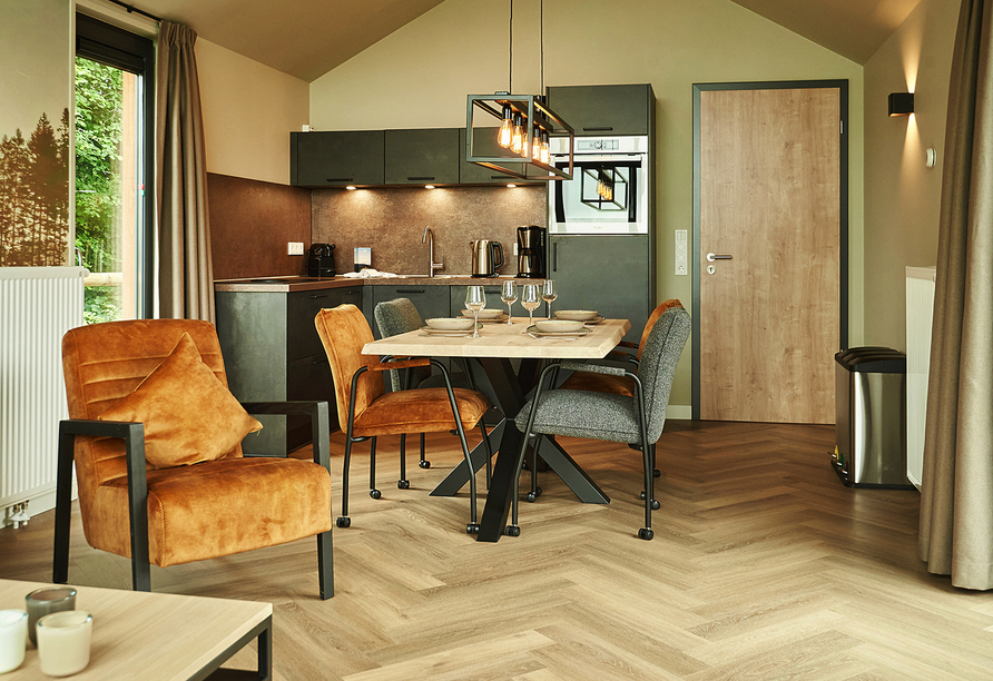 Die gemütlichen Wohnbereiche der Häuser laden zum Entspannen und geselligen Beisammensein ein.