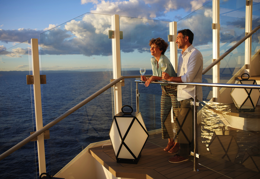 Nach einem erlebnisreichen Tag finden Sie Entspannung an Bord der Costa Favolosa. 