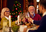 Genießen Sie die festlichen Abendessen an den Weihnachtstagen.