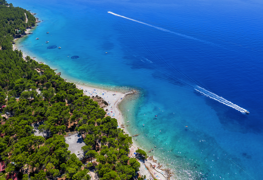 Am schönen Strand können Sie wunderbar entspannen.