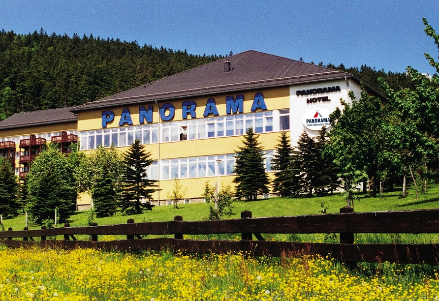 Das Panorama Hotel Oberwiesenthal erwartet Sie in traumhafter Panoramalage am Fichtelberg.