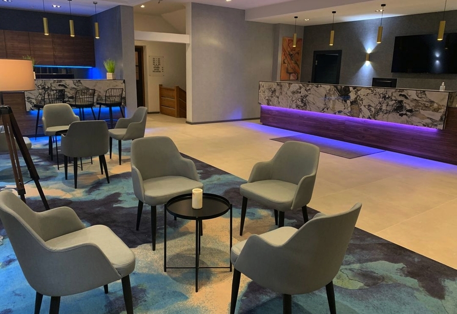 Lobby und Rezeption des Hotels am Badepark