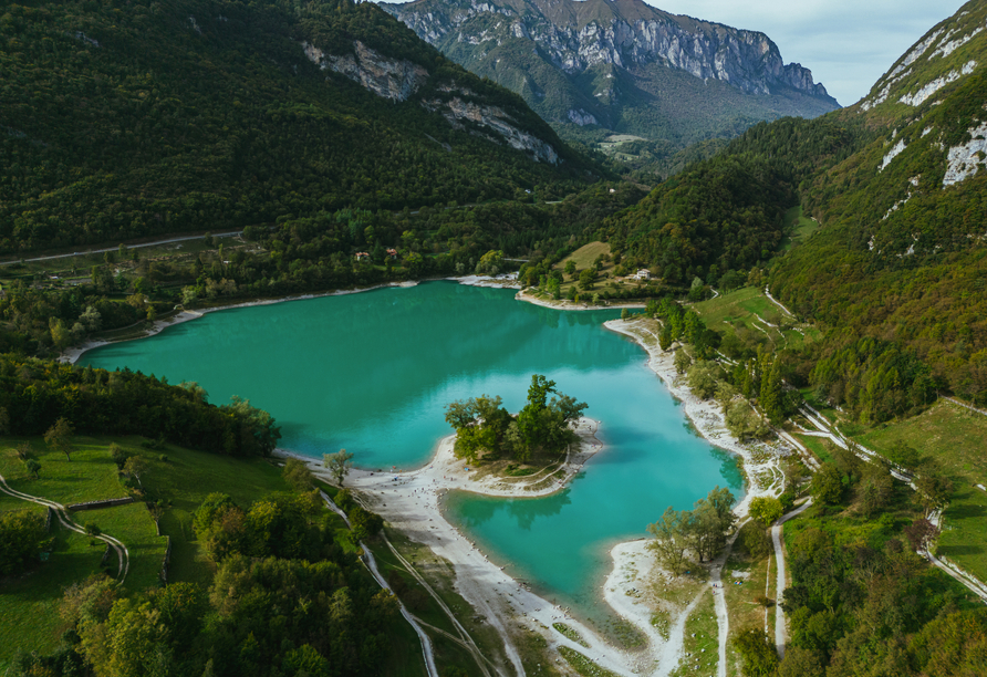 Der türkisfarbene Lago di Tenno als besonderes Naturhighlight