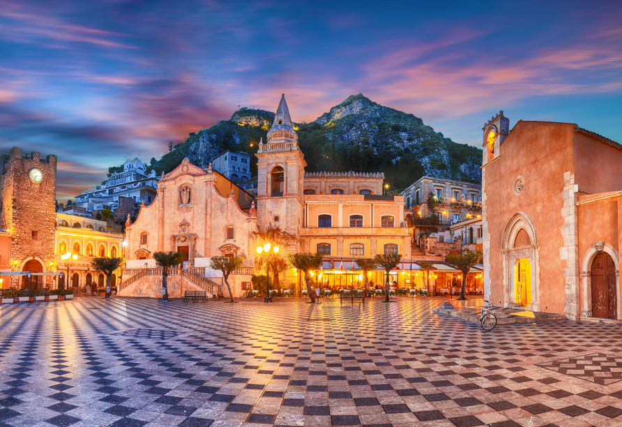 Schlendern Sie durch die begeisternde Altstadt von Taormina.