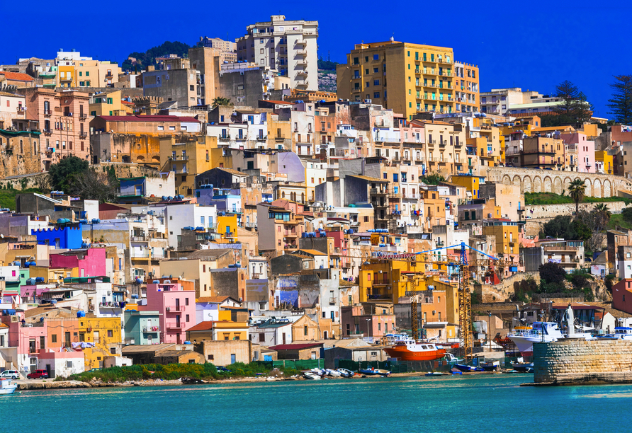 Das malerische Sciacca begeistert mit seinen farbenfrohen Fassaden.