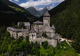 Die Burg Taufers führt Sie zurück in die Vergangenheit.