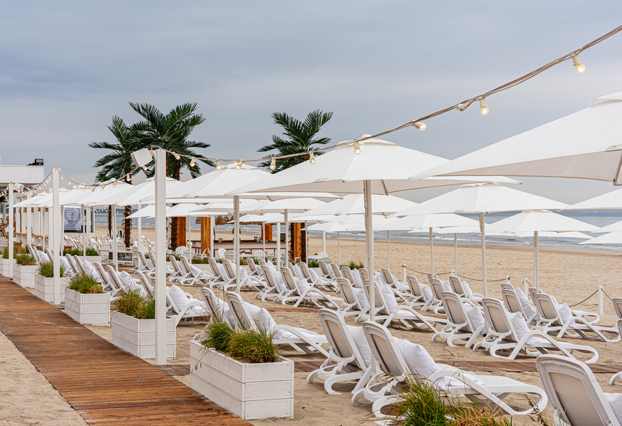 In nur wenigen Schritten erreichen Sie bereits den Strand.