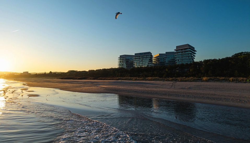 Lauschen Sie dem sanften Rauschen der Wellen direkt vor Ihrer Hoteltür.