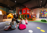 Kleine Gäste können sich im Kinderzimmer austoben.