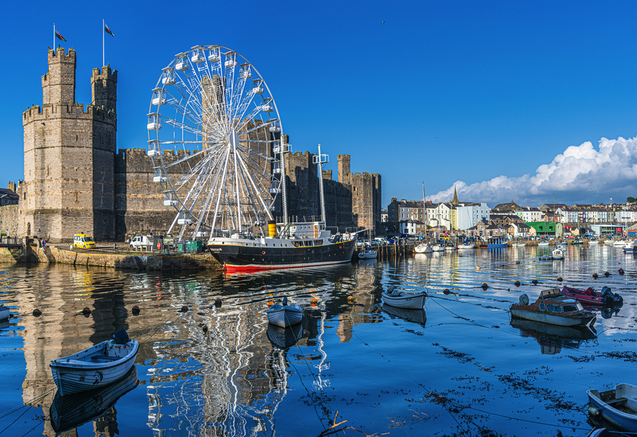 In Caernarfon erwartet Sie königliches Flair an der walisischen Küste.