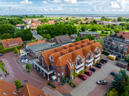 Außenansicht des Hotels Leuchtfeuer Horumersiel