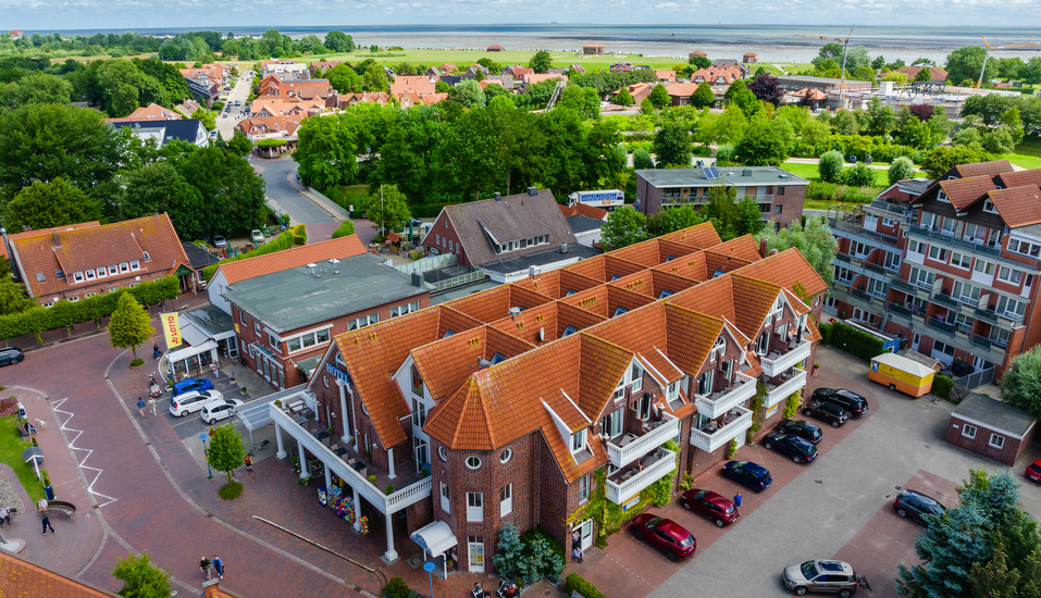 Außenansicht des Hotels Leuchtfeuer Horumersiel