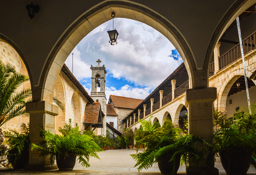 Das Kloster Chrysorrogiatissa schenkt seinen Besuchern eine friedvolle Atmosphäre, die lange nachklingt.