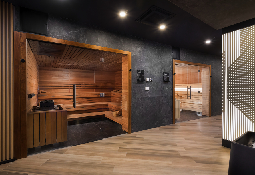 In der Sauna haben Sie die Möglichkeit einfach mal abzuschalten und die Wärme zu genießen.