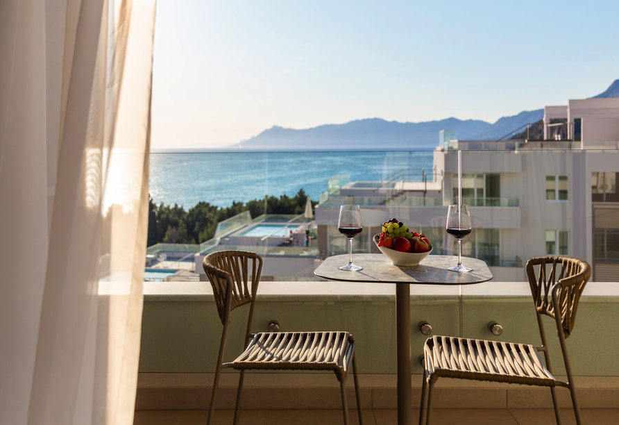 Beispiel eines Doppelzimmer Deluxe mit seitlichem Meerblick