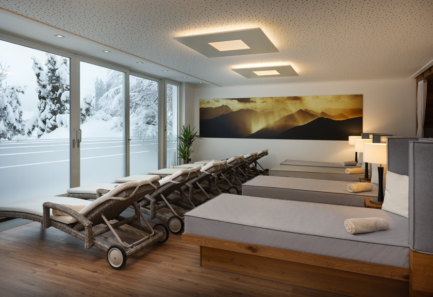 Genießen Sie die Aussicht aus dem Ruheraum des Hotels.