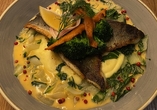 Im Restaurant erwarten Sie kulinarische Gaumenfreuden.
