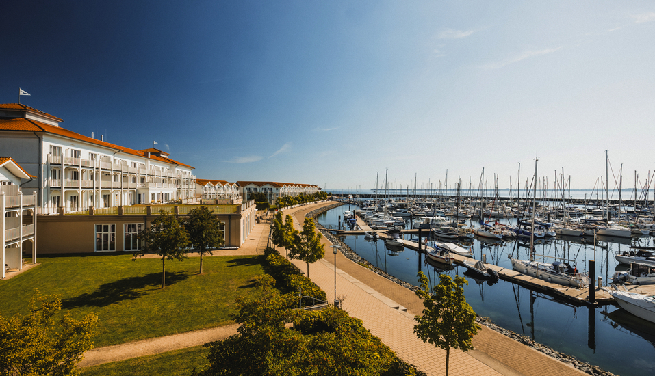Ihr Hotel erwartet Sie direkt am beeindruckenden Yachthafen.
