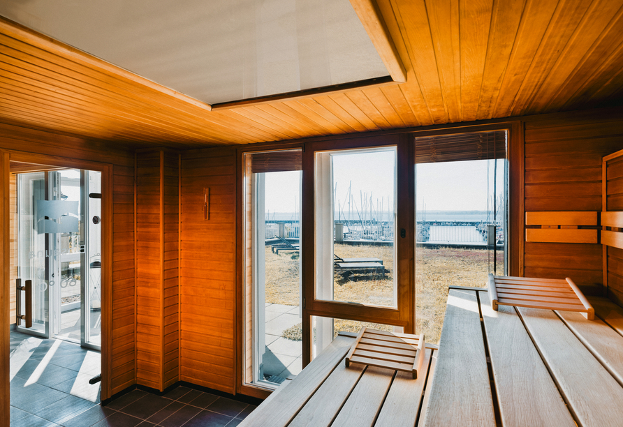 Entspannen Sie in der Sauna vom Lindner Hotel Boltenhagen mit Blick auf die Ostsee