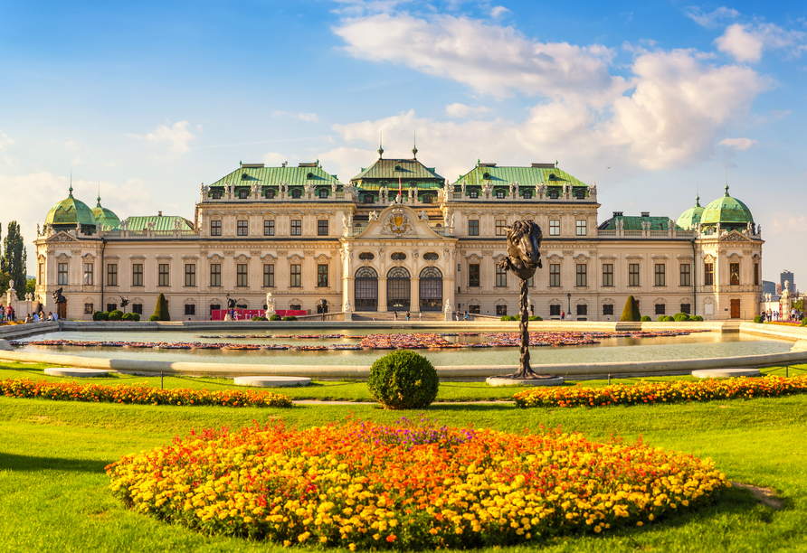 Im Belvedere trifft Kunst auf königliche Gartenpracht.