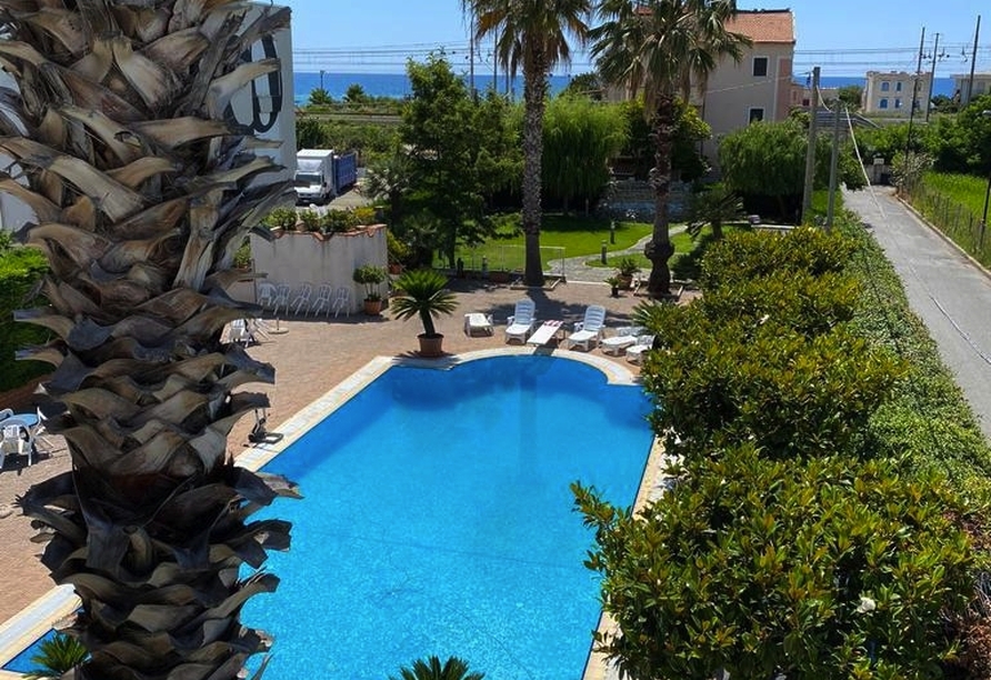 Am Außenpool können Sie die Seele baumeln lassen.