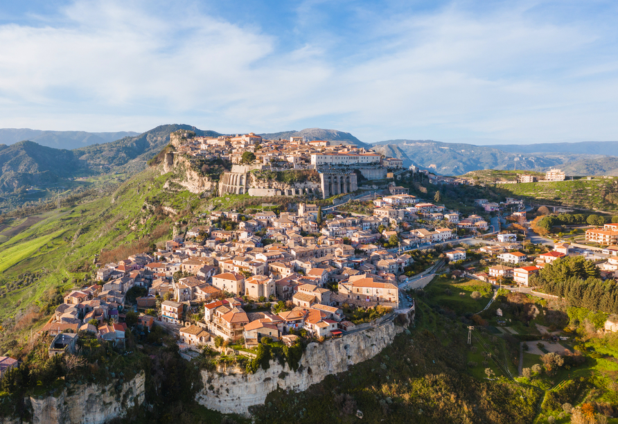 Wenn Sie den optionalen Ganztagesausflug dazugebucht haben, lernen Sie Gerace kennen und lieben.
