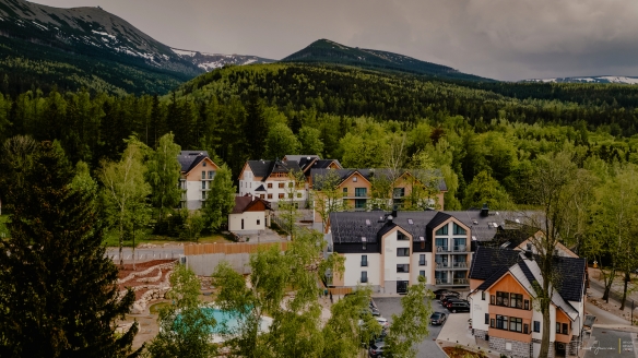 Das Green Mountain Hotel in Krummhübel empfängt Sie in ruhiger, dennoch atemberaubender Lage.