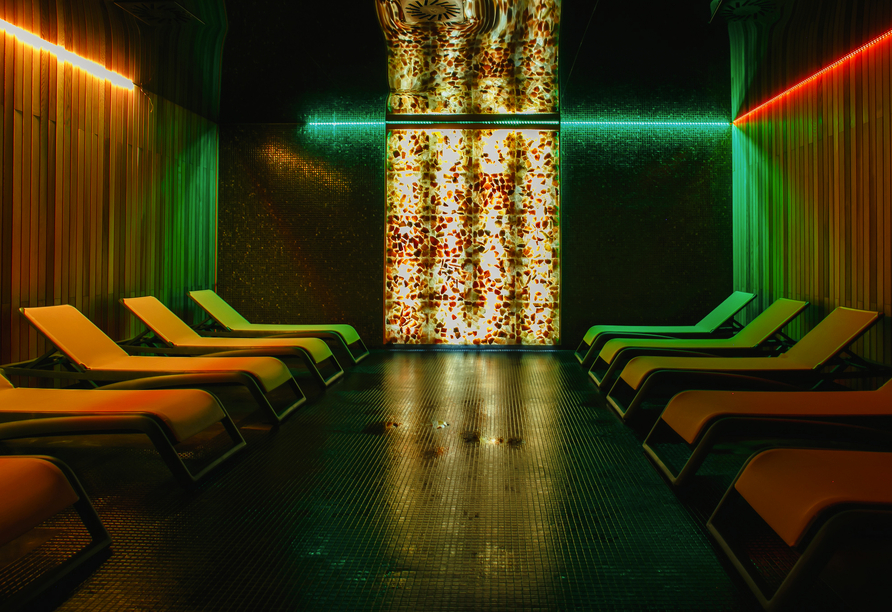 Im hauseigenen Wellnessbereich können Sie komplett abschalten und der angenehmen Ruhe lauschen.