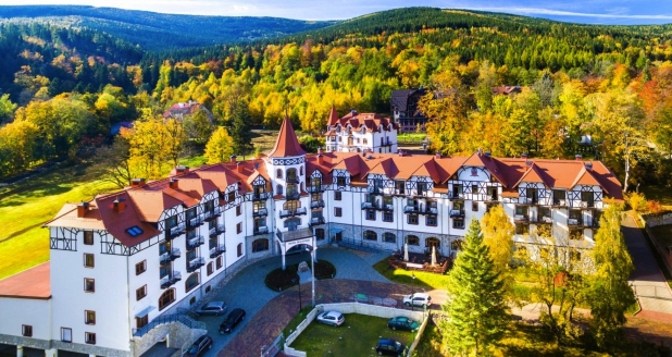 Das Hotel Buczyński Medical & Spa empfängt Sie inmitten des Isergebirges.