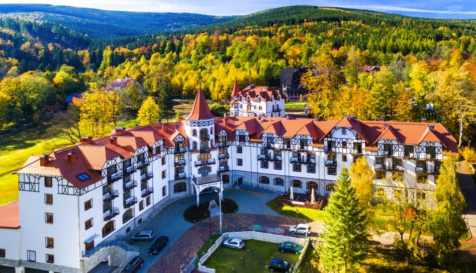 Das Hotel Buczyński Medical & Spa empfängt Sie inmitten des Isergebirges.