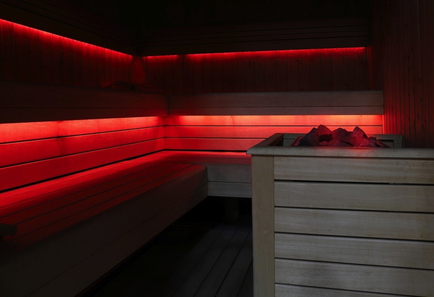 Dia Sauna lädt zum Entspannen ein.