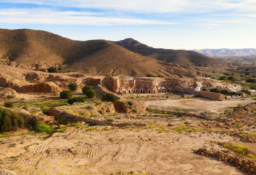 Berühmt für seine unterirdischen Höhlenwohnungen bietet Matmata faszinierende Einblicke in die Lebensweise der Berber.