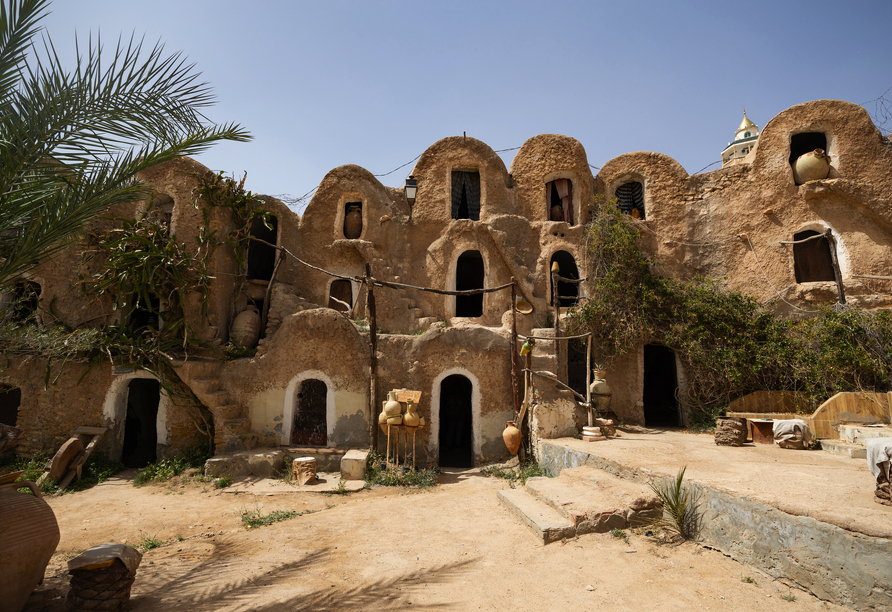 Medenine ist bekannt für seine historischen Speicherbauten, die sogenannten Ghorfas.