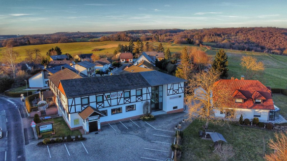 Außenansicht des Hotels Taunusblick