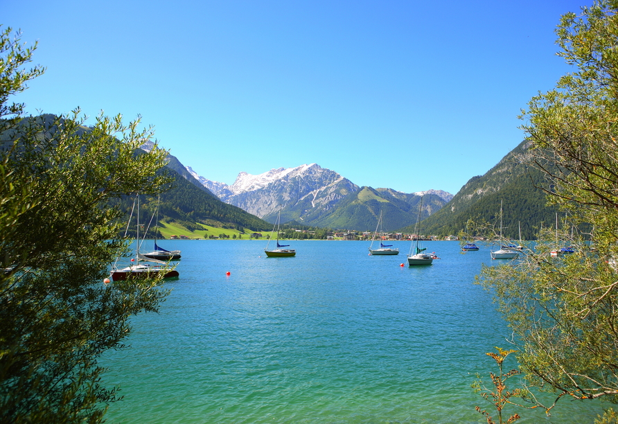 Lassen Sie sich von der landschaftlichen Schönheit des Achensees verzaubern.
