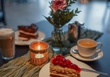 Kaffee und Kuchen runden Ihren Tag perfekt ab.