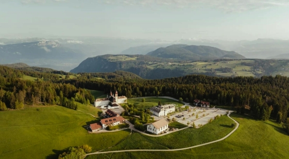 Ihr Hotel befindet sich hoch in den Dolomiten.