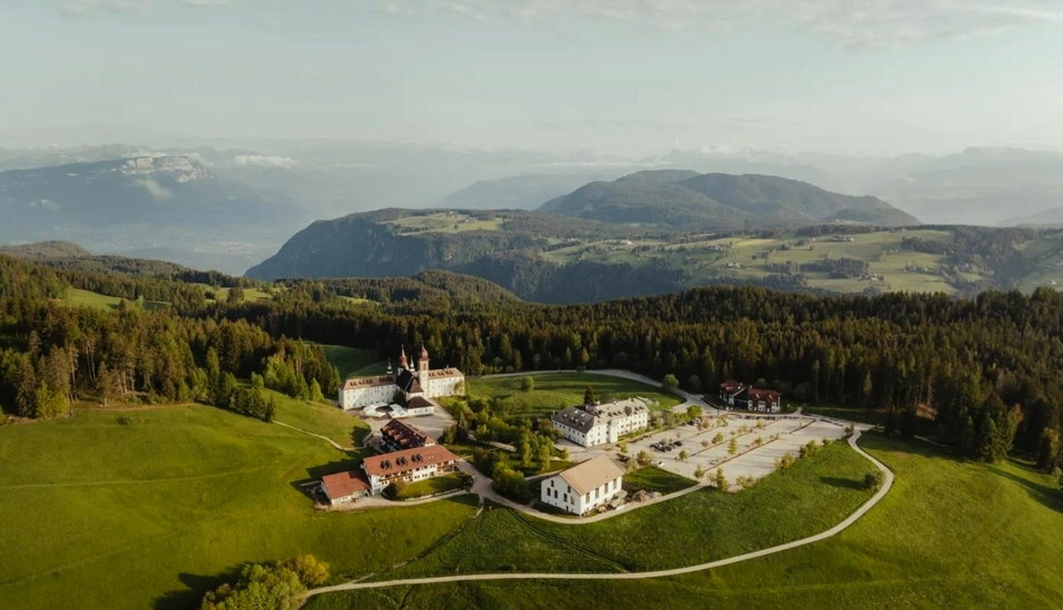 Ihr Hotel befindet sich hoch in den Dolomiten.