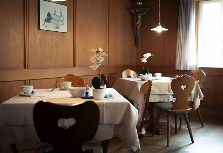 Ihre Mahlzeiten können Sie ebenfalls im rustikalen Innenbereich genießen.