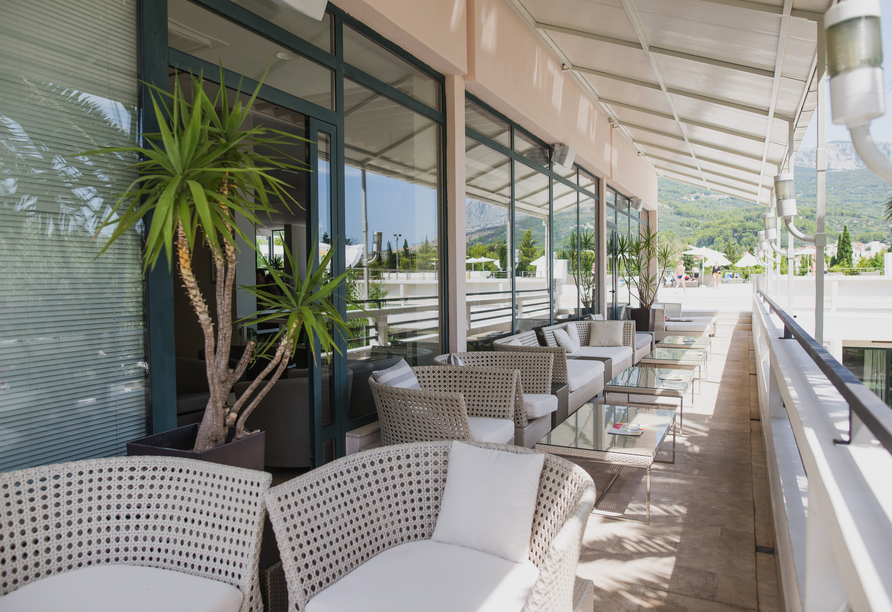 Die Terrasse lädt zum Verweilen ein.