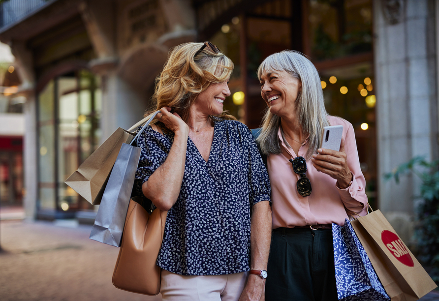 Bummeln Sie gemeinsam über den Kurfürstendamm.
