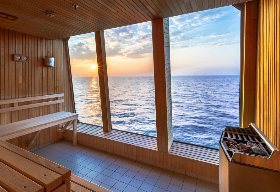 Die Sauna an Bord mit Panoramablick verspricht Entspannung auf Ihrer Reise.