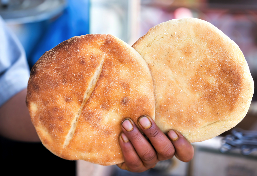 Bei dieser Reise backen Sie gemeinsam mit einer Berberfamilie traditionelles Brot und erhalten tiefe Einblicke in die Esskultur des Landes.