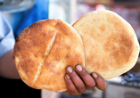 Bei dieser Reise backen Sie gemeinsam mit einer Berberfamilie traditionelles Brot und erhalten tiefe Einblicke in die Esskultur des Landes.
