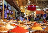 Wer durch die Gassen der Souks schlendert, entdeckt eine Welt voller marokkanischer Aromen.